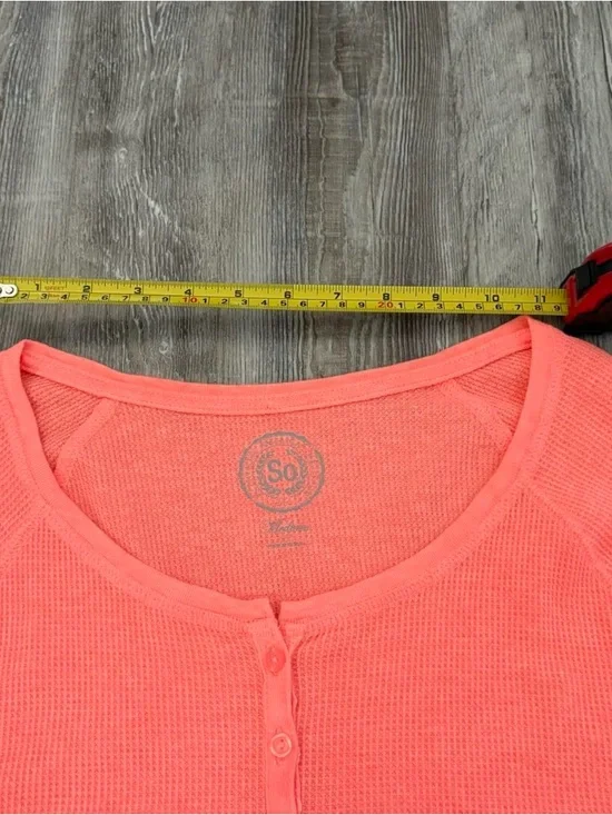 Women’s Coral Ribbed Long-Sleeve Henley Top - Picture 7 of 7